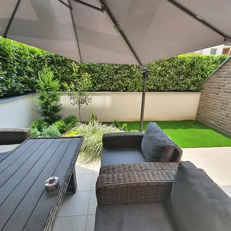 Garden House Lux Apartment Belgrade